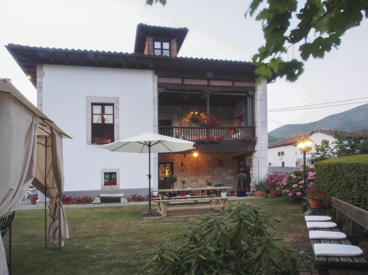 Casa De La Montana Albergue Turistico Avín Exterior photo